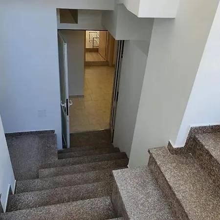 Aldi 1 Apartment *