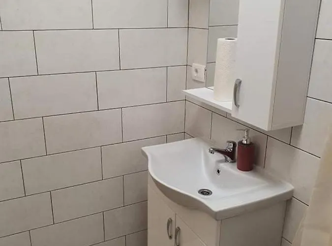 Apartman Aldi 1 *